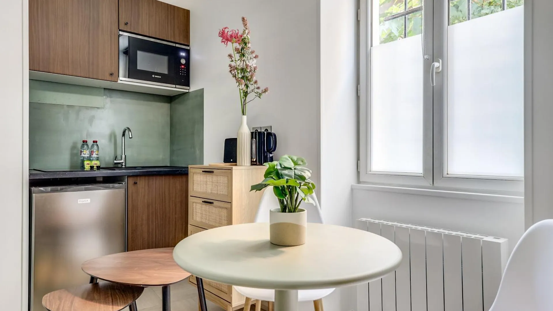 Montmartre L Center & Historic Sacre-coeur Apartment Paris