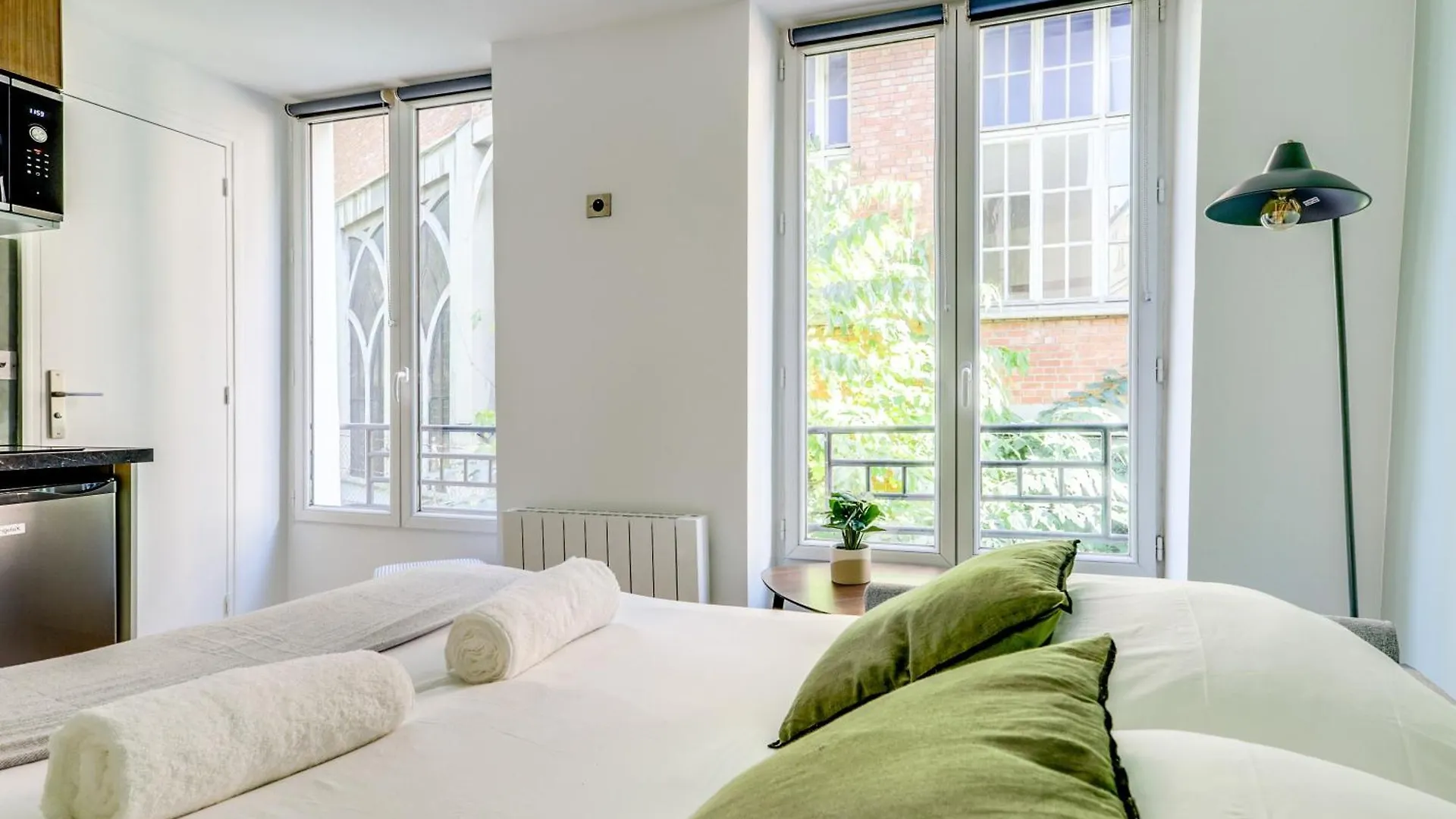 Montmartre L Center & Historic Sacre-coeur Apartment *