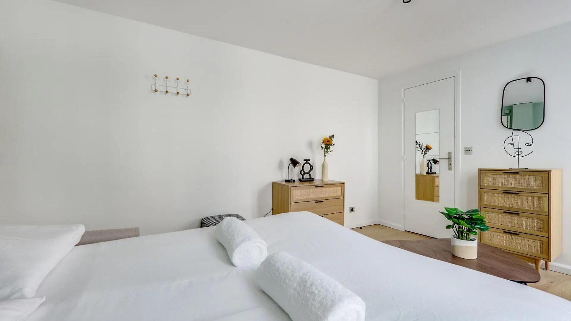 Apartment Montmartre L Center & Historic Sacre-coeur Paris