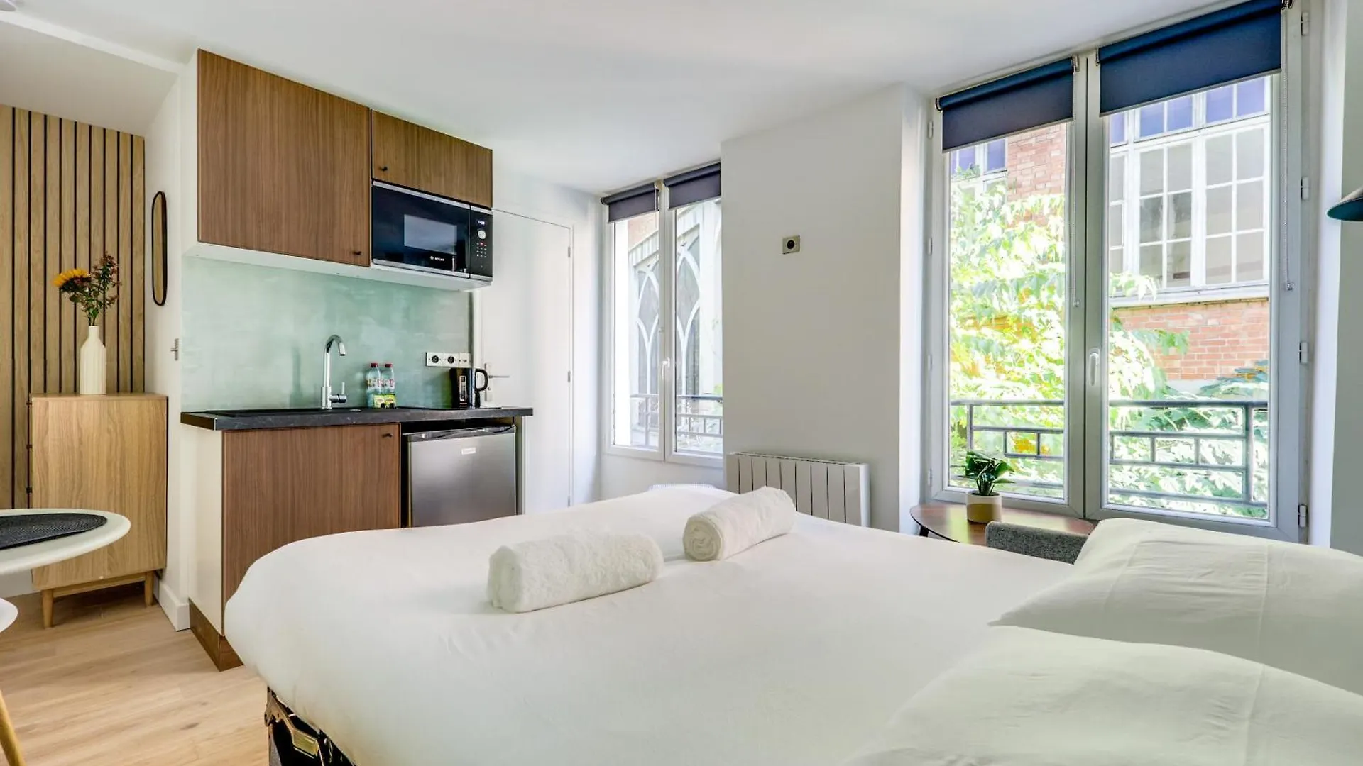 Montmartre L Center & Historic Sacre-coeur Apartment