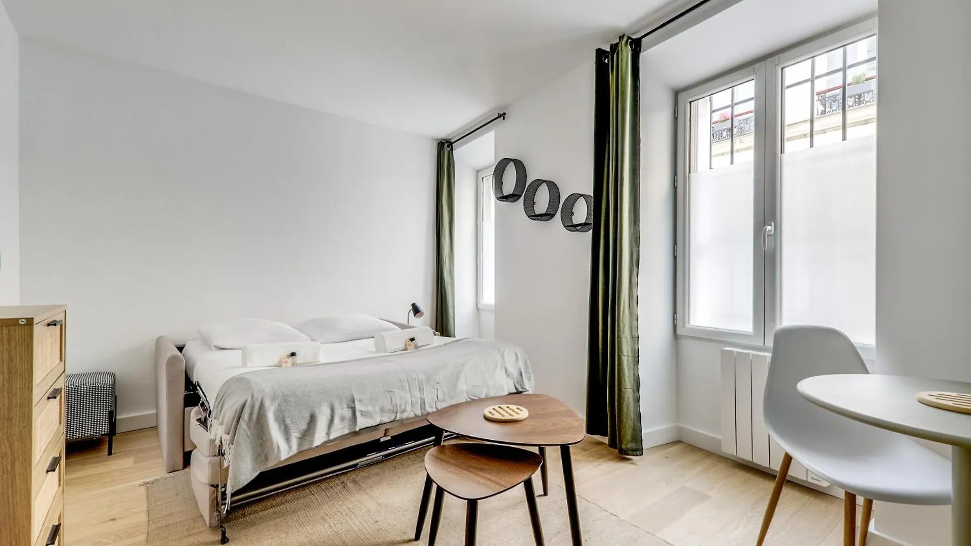 Montmartre L Center & Historic Sacre-coeur Apartment *