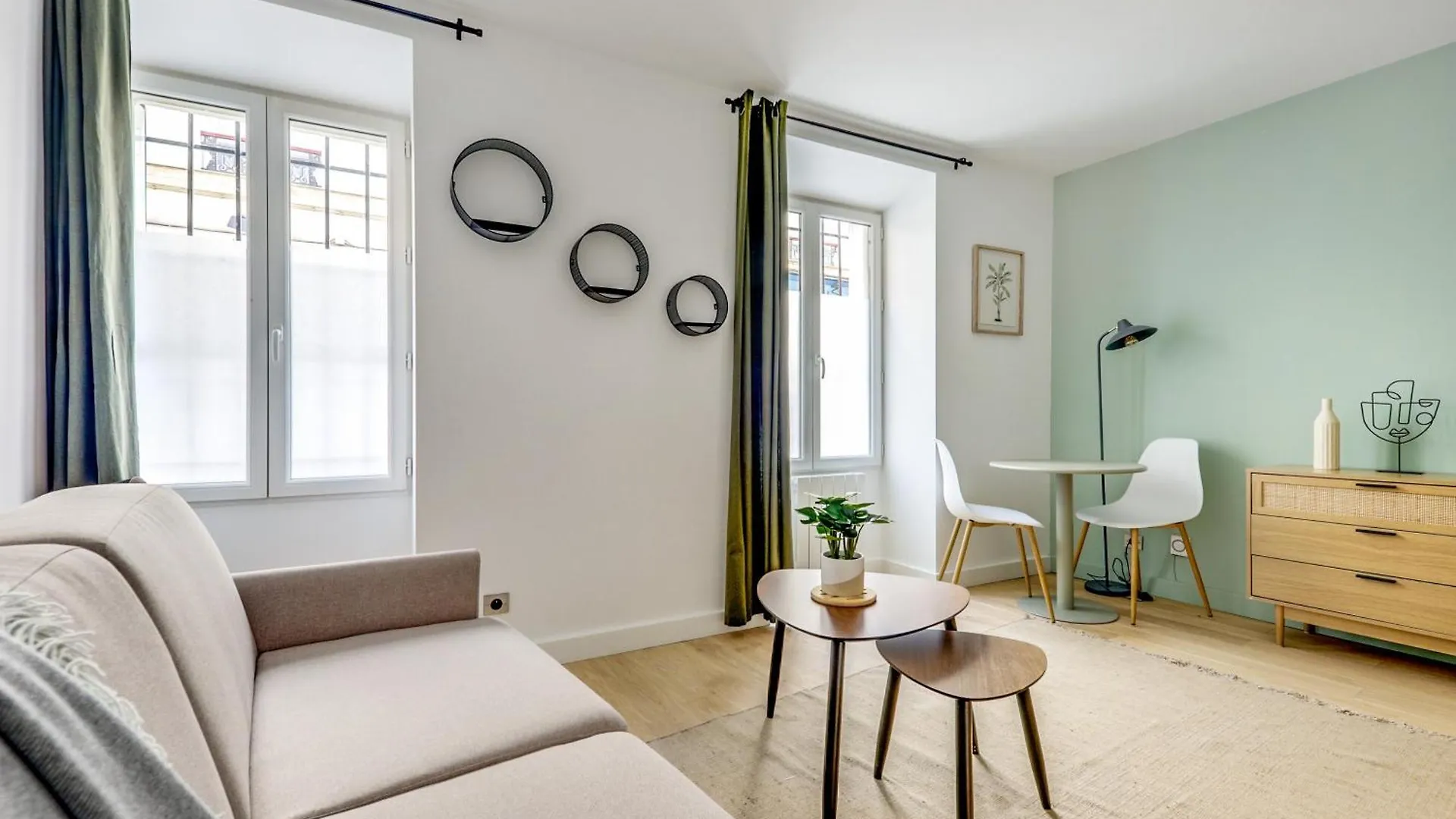 Montmartre L Center & Historic Sacre-coeur Apartment *