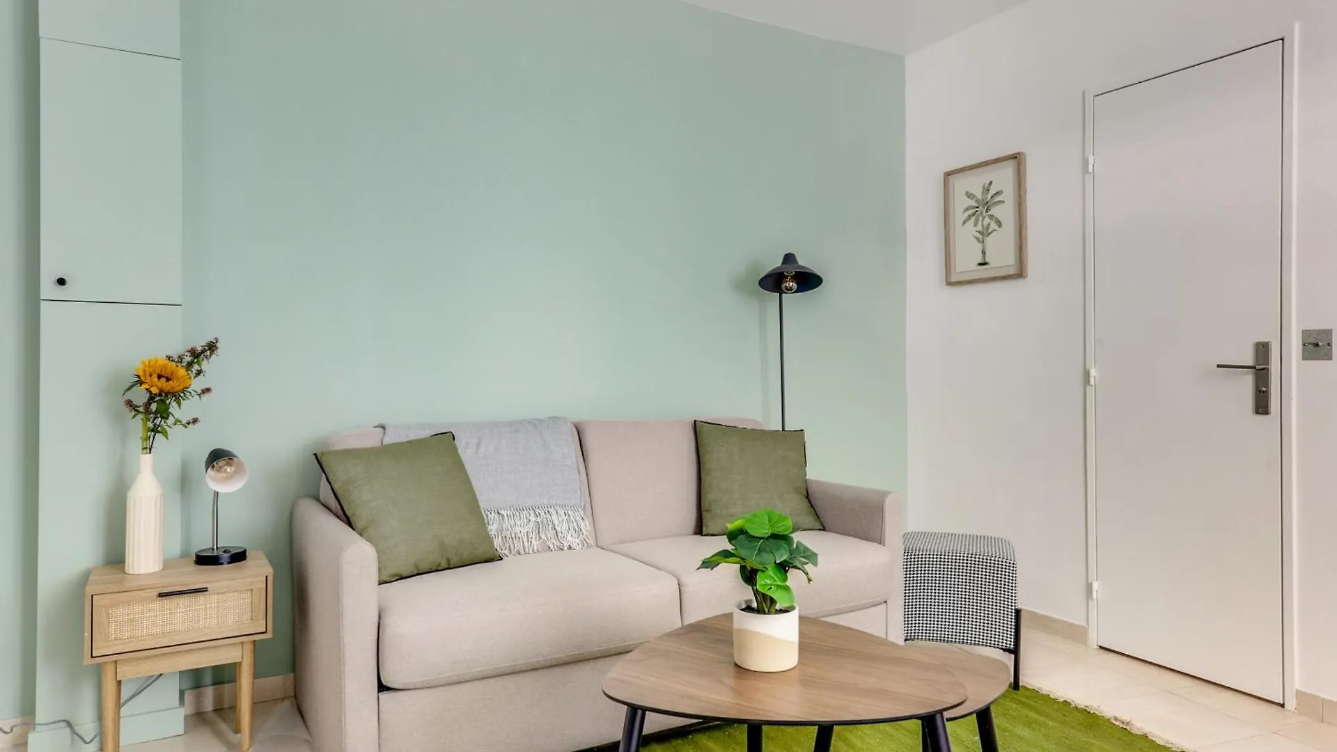 Montmartre L Center & Historic Sacre-coeur Apartment Paris